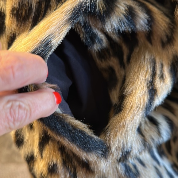 Ann Taylor Hooded Faux Fur Leopard Jacket in New Condition. Worn Once Size S - Picture 3 of 6